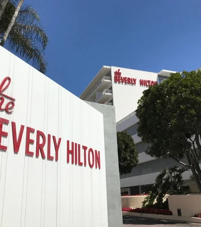 the sign at the Beverly Hilton and hotel in background