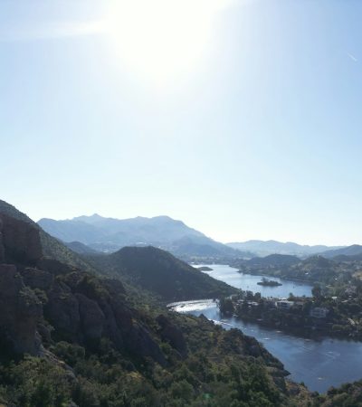 A scenic view of a lake surrounded by mountains